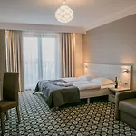Marina Z Widokiem Na Jezioro منتزه العطل 4*