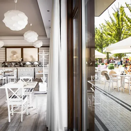 Marina Z Widokiem Na Jezioro 4*