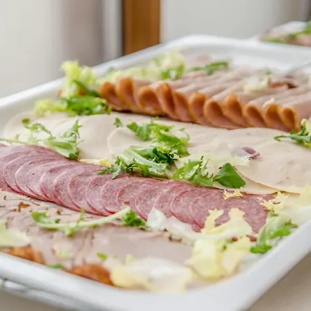 Marina Z Widokiem Na Jezioro 4*