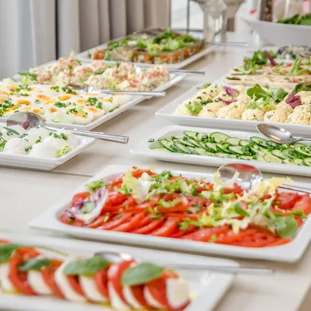 Marina Z Widokiem Na Jezioro