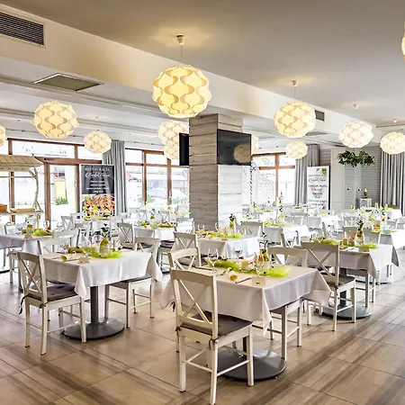 Marina Z Widokiem Na Jezioro Kompleks wypoczynkowy 4*