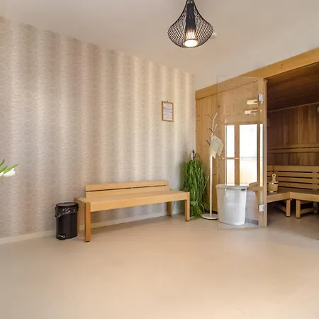 Marina Z Widokiem Na Jezioro