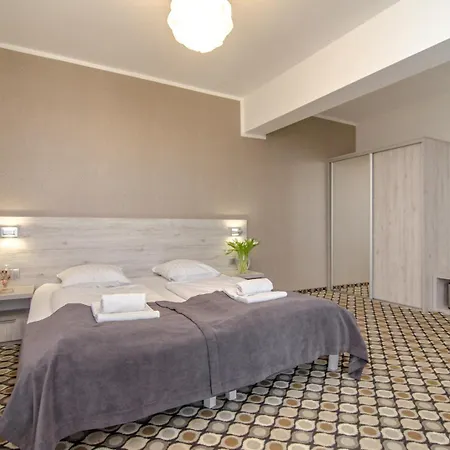 Marina Z Widokiem Na Jezioro