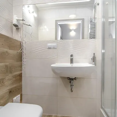 Marina Z Widokiem Na Jezioro 3*