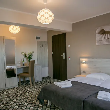 Marina Z Widokiem Na Jezioro 4* 미엘노
