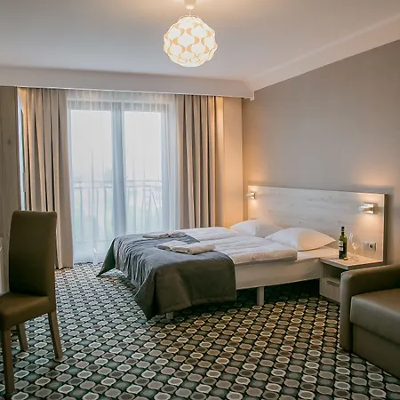 Marina Z Widokiem Na Jezioro 假日公园 4*