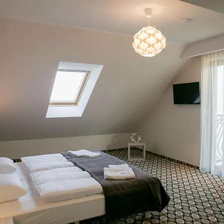 Marina Z Widokiem Na Jezioro