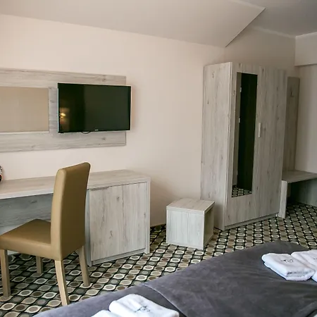 Marina Z Widokiem Na Jezioro 假日公园 4*