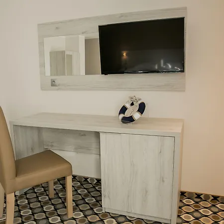 Marina Z Widokiem Na Jezioro 梅尔诺