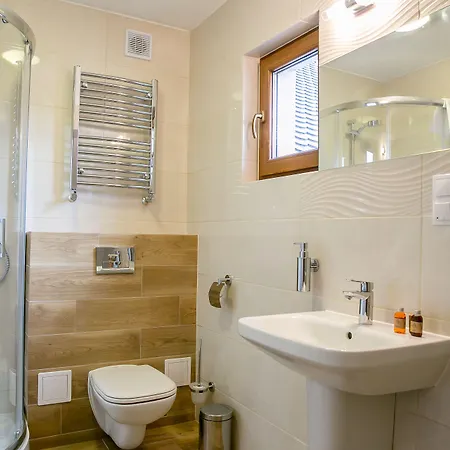 Marina Z Widokiem Na Jezioro