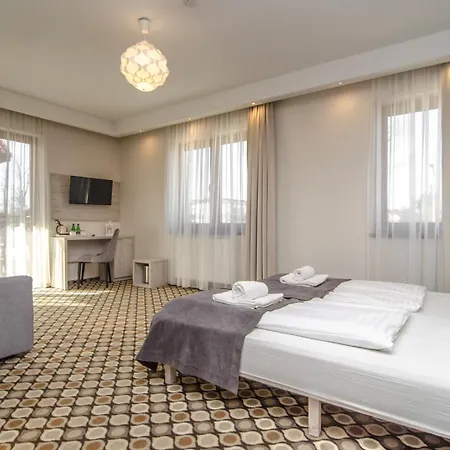Marina Z Widokiem Na Jezioro 4* ميلنو