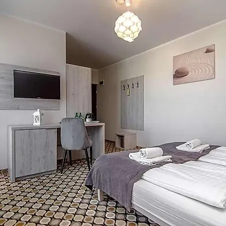 Marina Z Widokiem Na Jezioro 4* 미엘노