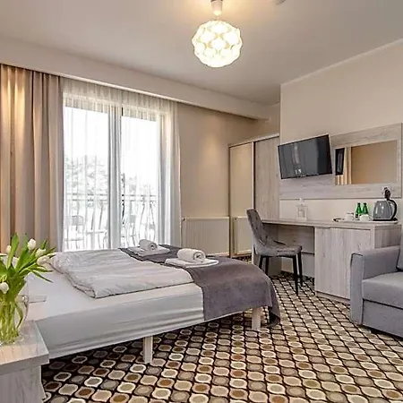 Marina Z Widokiem Na Jezioro 4*