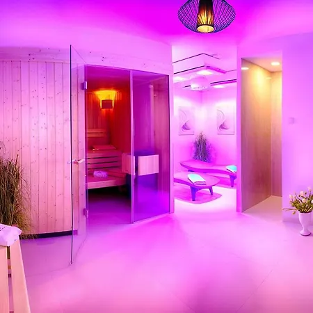 Marina Z Widokiem Na Jezioro