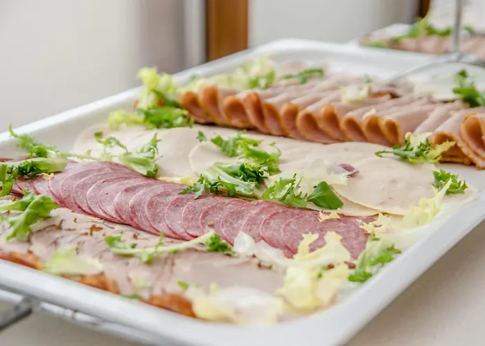 Marina Z Widokiem Na Jezioro 4*