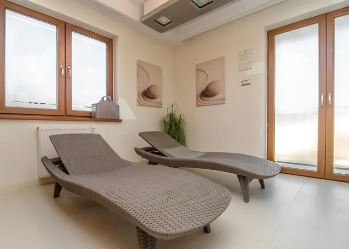 Marina Z Widokiem Na Jezioro 4*