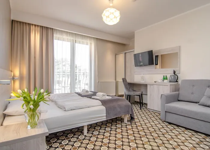 Marina Z Widokiem Na Jezioro