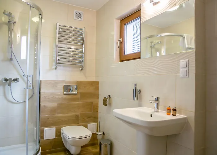 Marina Z Widokiem Na Jezioro